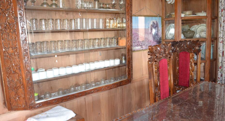 Neptune Houseboat, Srinagar 4
